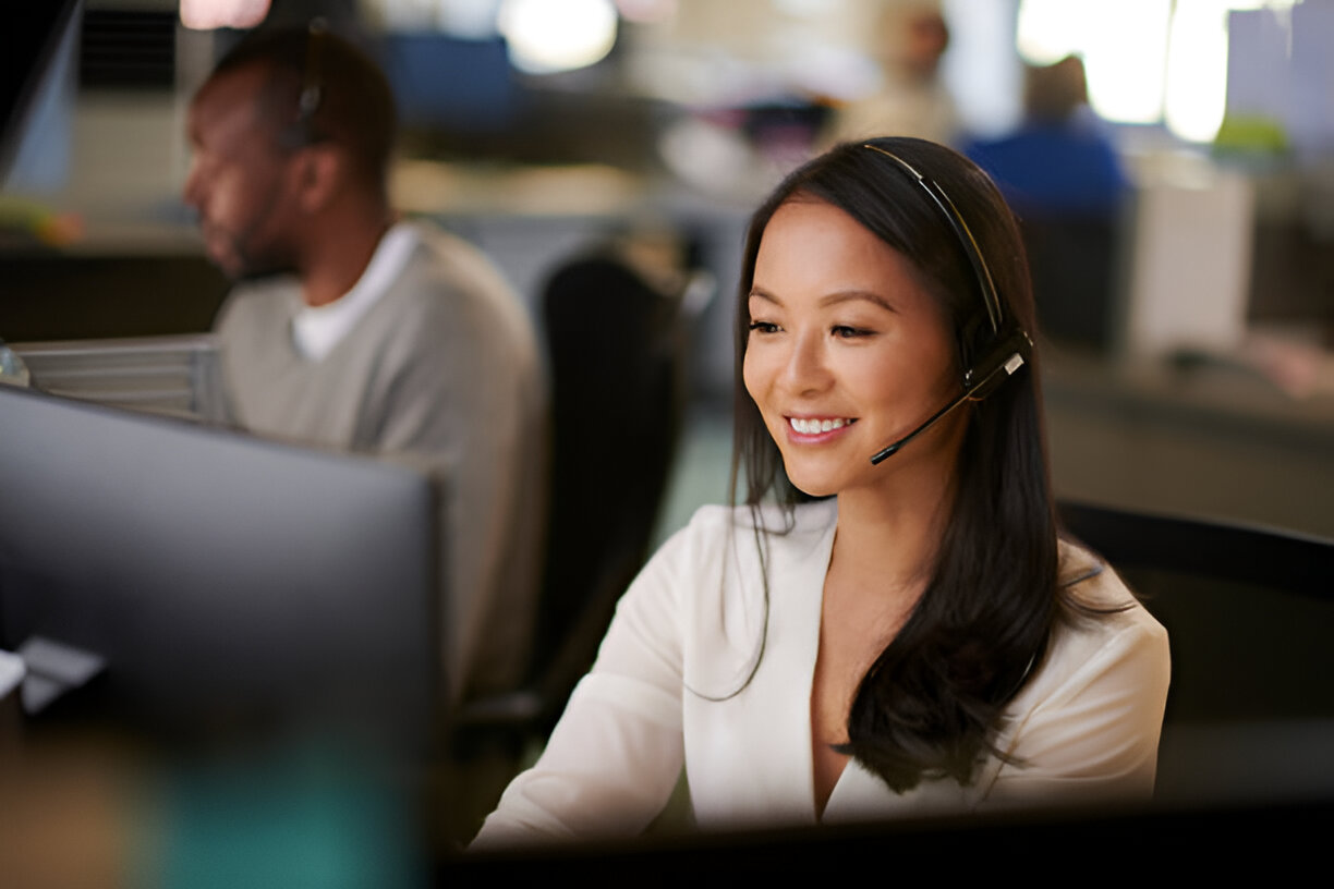 call center agent at help desk